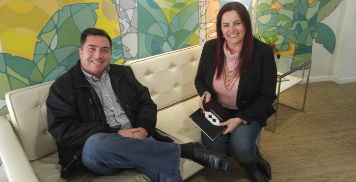 Andres Martinez, s&iacute;ndico do Residencial Parque dos Pr&iacute;ncipes e a administradora N&eacute;ia Lehmkuhl