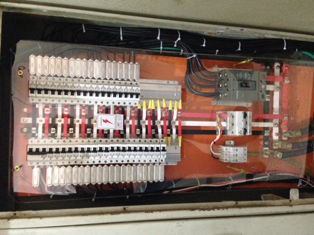 Quadro el&eacute;trico depois da reforma