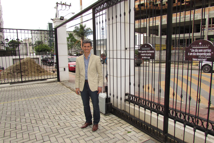 port&atilde;o condom&iacute;nio