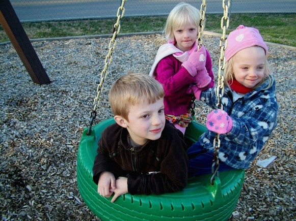 Medidas para evitar acidentes com crianças em condomínios