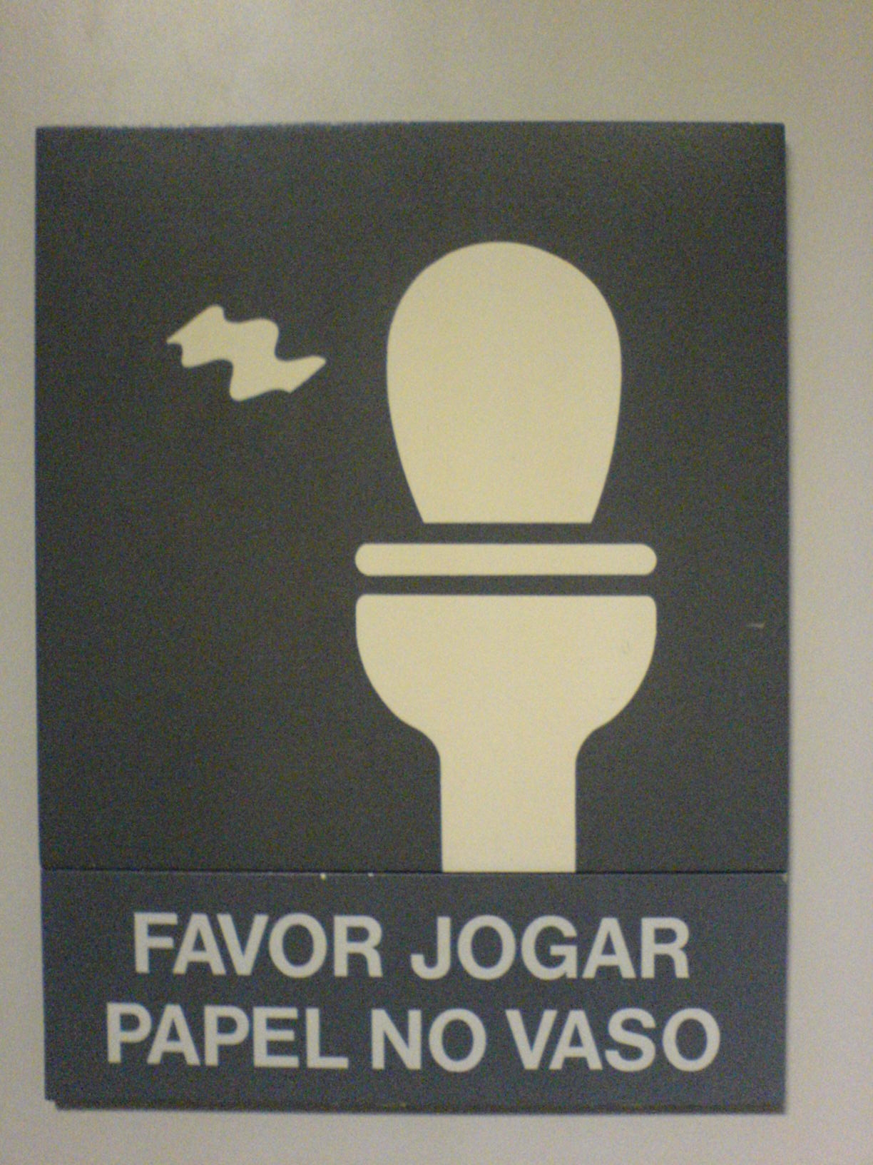 Pequenos objetos são principais causas de entupimentos, vazamentos e infiltrações