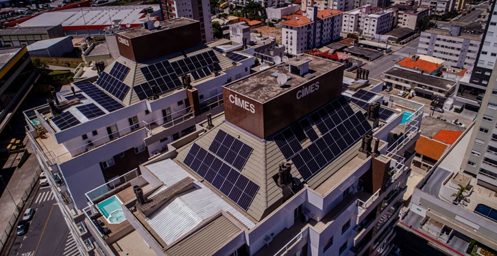 No Residencial Torres Del Paine foram instalados 144 placas fotovoltaicas divididas entre os dois blocos