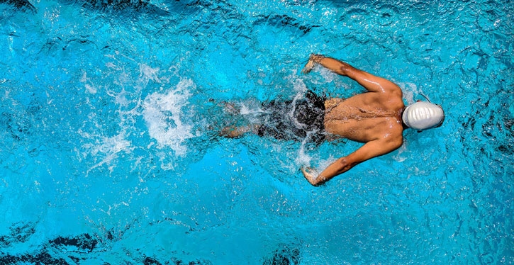 Profissionais contratados por moradores que prestam serviços nas áreas comuns podem ser cobrados para manutenção do espaço?