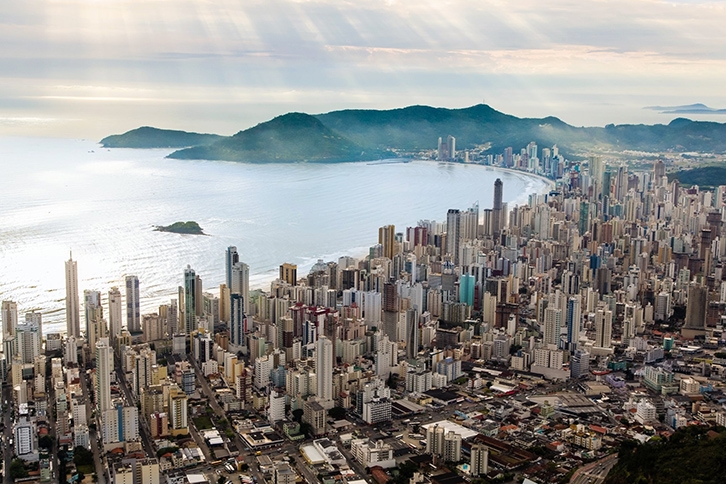 Síndico ofendido por condômina em assembleia será indenizado