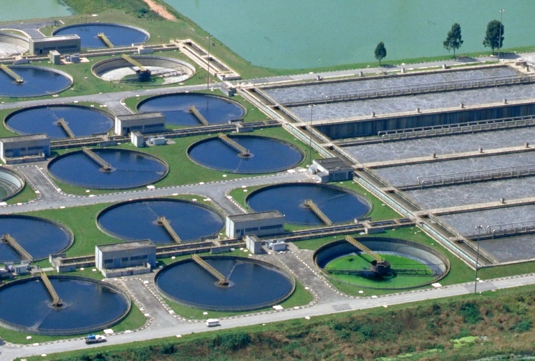 Expansão da rede de coleta e tratamento de esgoto