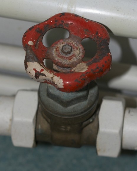 Conta alta motiva troca de hidrômetro em prédio de São José