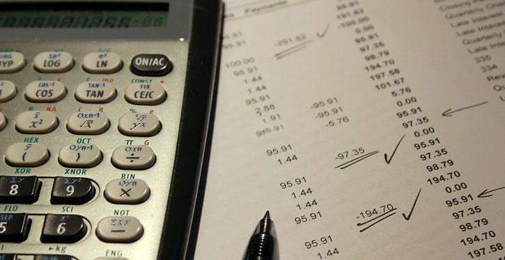 É legal cobrar 2% de multa, correção de 1% ao mês e INPC de quem está com condomínio atrasado?