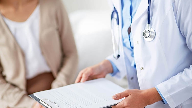 Após incluir Covid-19 em lista de doenças do trabalho, Ministério da Saúde volta atrás