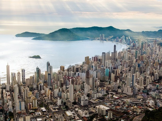 Em Balneário Camboriú, os imóveis que contam com sistemas de segurança são mais valorizados.