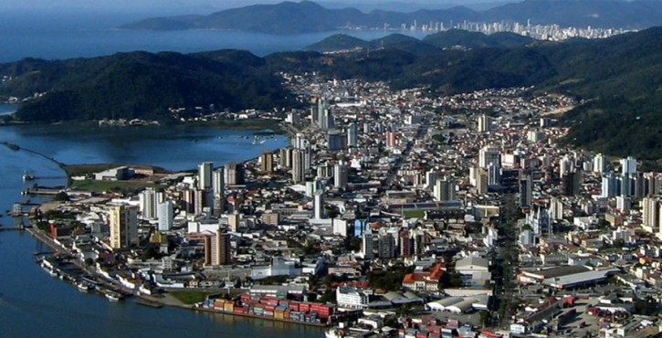 Morar em condomínios vira preferência em Itajaí