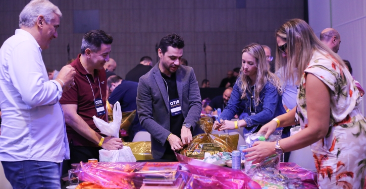 Em ação de voluntariado, líderes da Otis arrecadam aproximadamente 1.000 brinquedos pedagógicos