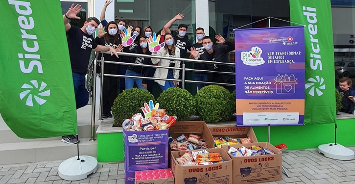 Dia de Cooperar arrecada mais de 10 toneladas de alimentos em um dia