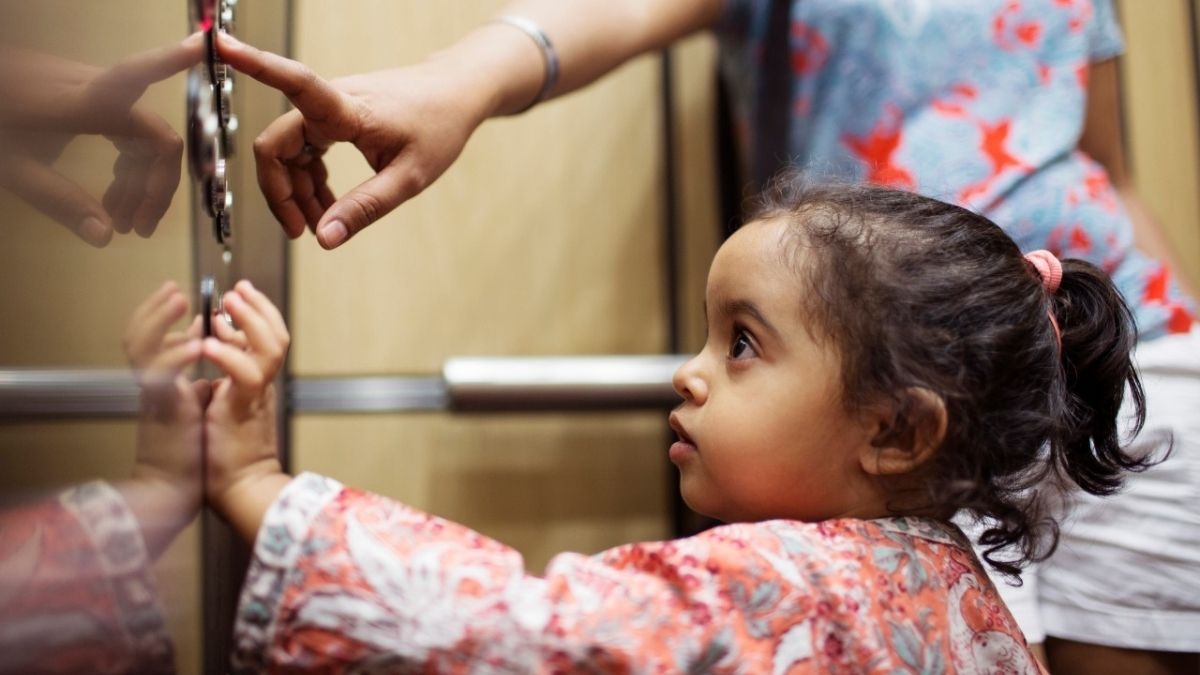 Cuidados essenciais no uso de elevadores durante o verão