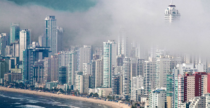 Condomínios quarentões convivem com arranha-céus do século 21