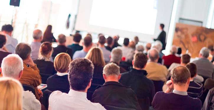 O síndico eleito ficou inadimplente há dois anos, mas está em dia. Isso o impede de assumir?