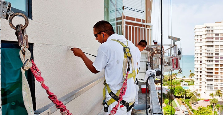 A manutenção preventiva costuma ter custos menores que a corretiva, pois evita que as estruturas do condomínio sejam afetadas