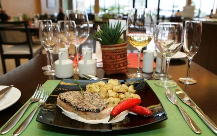 Os restaurantes devem repassar o custo em  5% e os condomínios em 10%. Foto: Reinaldo Okita