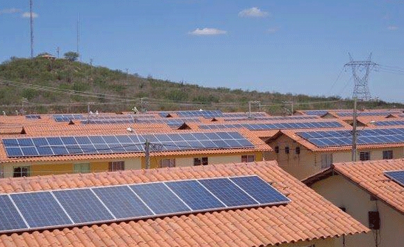 Condomínio popular vira microusina solar no sertão baiano