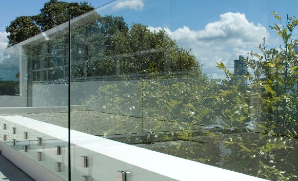 Muro de vidro: segurança aliada ao design