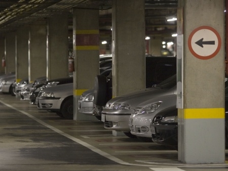 Poucas vagas, muita confusão na garagem