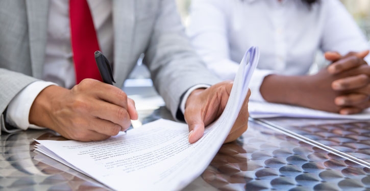 A recomendação ao redator é fazer uma ata sucinta, mas não excluir detalhes importantes