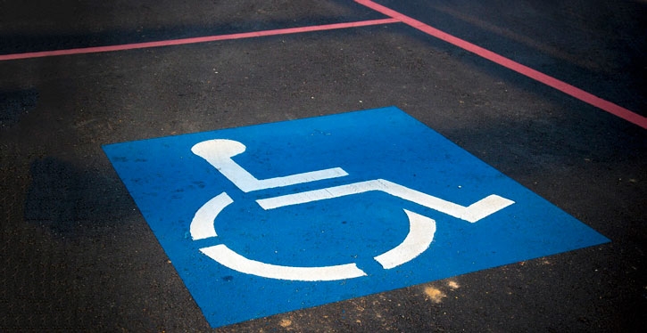 Acessibilidade: vagas de garagem para PCDs e idosos