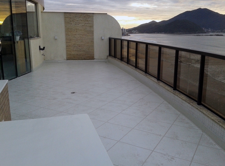 Cobertura no Residencial Ilha de Capri, em Navegantes: o morador levou dois anos para solucionar os problemas de infiltrações no imóvel