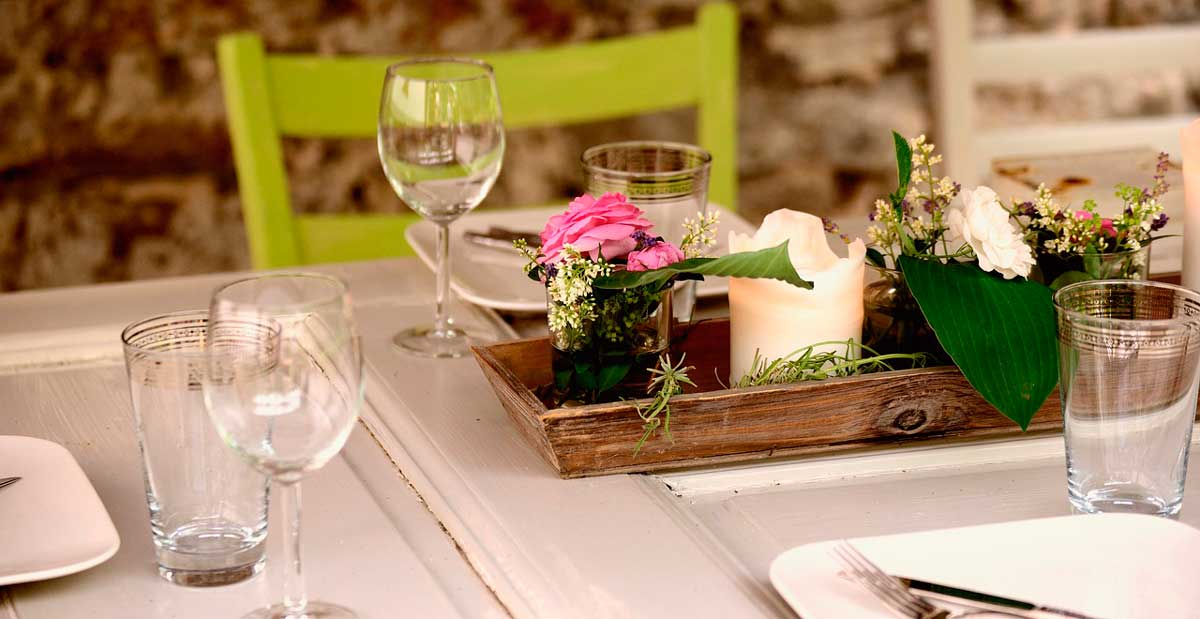 Um condômino pediu o salão para fazer uma festa para a sobrinha. O condomínio pode autorizar ou deve restringir eventos só para moradores?