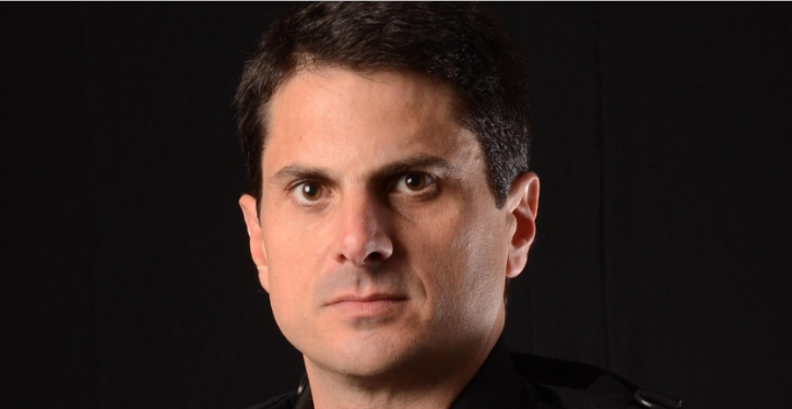 Instrutor da Swat fala sobre sensação de segurança e comportamento em condomínios