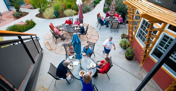 Neste tipo de moradia, as pessoas compartilham do mesmo espaço, têm interesses e afinidades em comum, mas preservam a sua privacidade