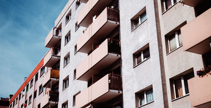 O condomínio resolveu contratar uma síndica profissional. Quais as regras para contratar? Quais poderes e limites dessa síndica?