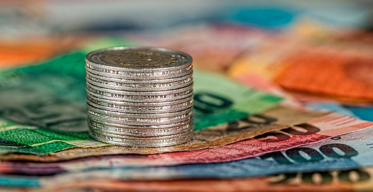 O condomínio ganhou um processo e abateu o dinheiro na taxa condominial, mas o apartamento está alugado. O proprietário pode cobrar do locatário a diferença?