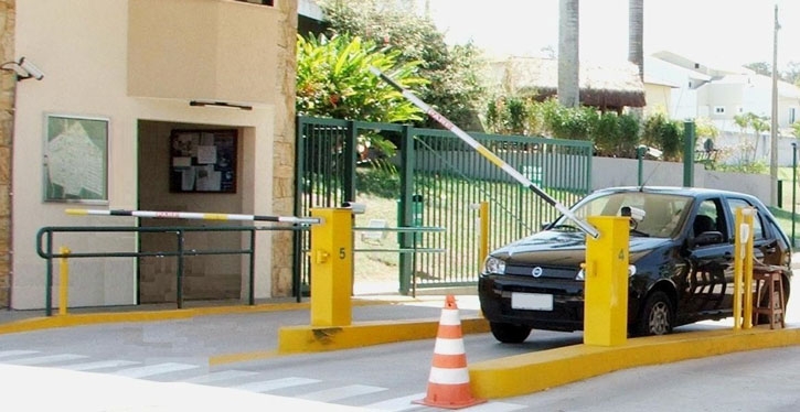 O Código de Trânsito Brasileiro também regulamenta as vias internas dos condomínios