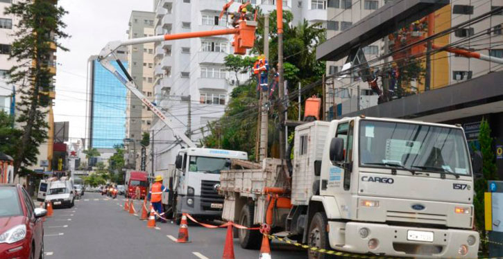 Oscilação de energia exige cuidados e danos podem ser ressarcidos