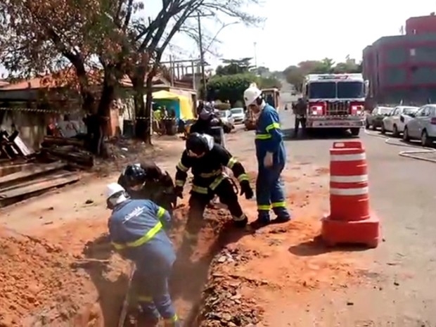 Obra rompe duto e vazamento de gás faz prédio ser evacuado em Campinas