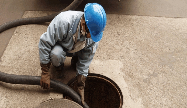 Exija o alvará ao contratar empresa de limpa-fossa