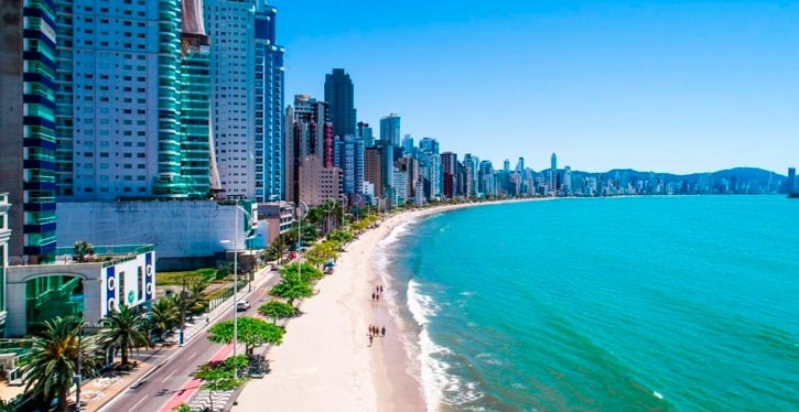 Em Balneário Camboriú, 30% da população (fixa e flutuante) é formada por idosos, segundo estimativas da prefeitura