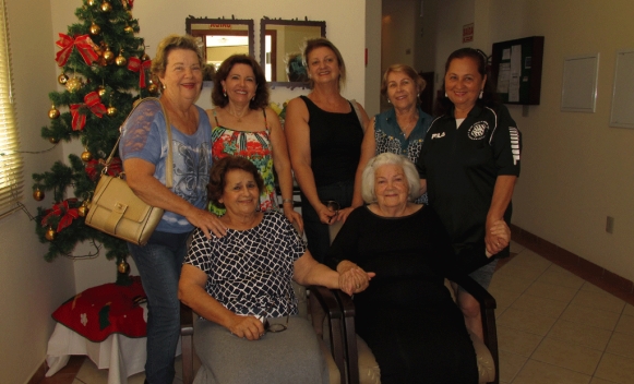 Moradoras do Condomínio Açorianos, no bairro Estreito, dão exemplo de boa convivência