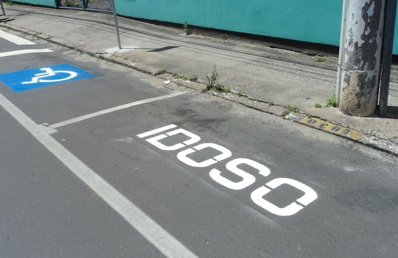 Condomínios comerciais x vagas para deficientes