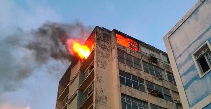 Condomínios devem ter um plano de emergência para abandono em caso de incêndio