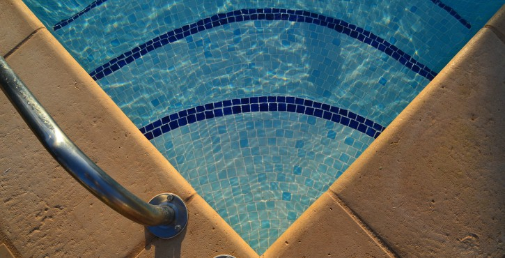 Piscinas em condomínio: lazer que envolve riscos