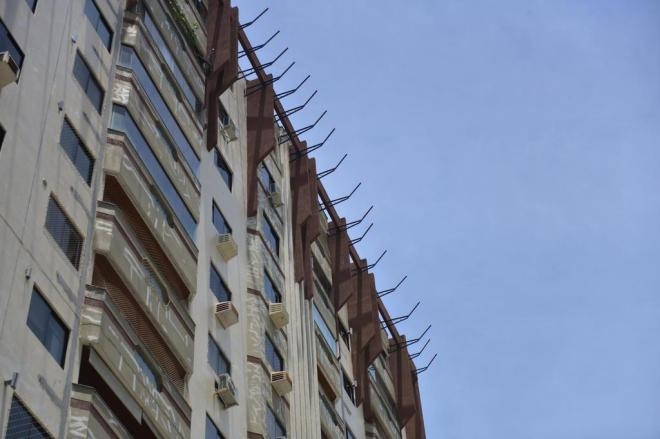 Adornos de prédio em Balneário Camboriú correm risco de desabar