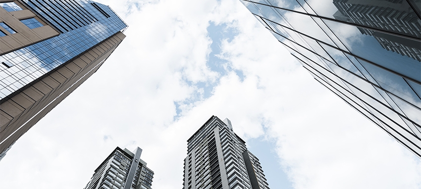 As janelas espelhadas do prédio em frente refletem nossos apartamentos. Existe lei que obrigue a colocar película para proteger a privacidade?
